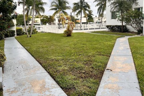 Copropriété à louer à Miami Beach, Floride: 1 chambre, 69.49 m2 № 1999232 - photo 16