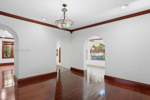 House in Coral Gables, Florida 3 bedrooms, 199 sq.m. № 2075353 - photo 23