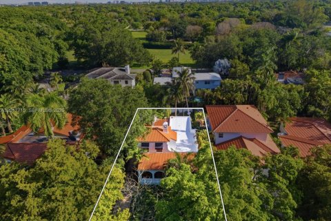 House in Coral Gables, Florida 3 bedrooms, 199 sq.m. № 2075353 - photo 10