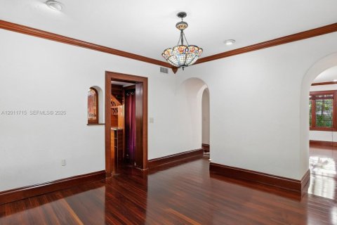 House in Coral Gables, Florida 3 bedrooms, 199 sq.m. № 2075353 - photo 20