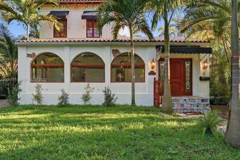 House in Coral Gables, Florida 3 bedrooms, 199 sq.m. № 2075353 - photo 7