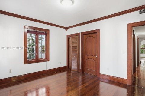 House in Coral Gables, Florida 3 bedrooms, 199 sq.m. № 2075353 - photo 28