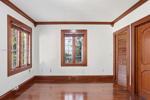 House in Coral Gables, Florida 3 bedrooms, 199 sq.m. № 2075353 - photo 29