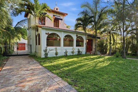 House in Coral Gables, Florida 3 bedrooms, 199 sq.m. № 2075353 - photo 6