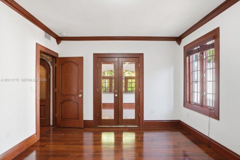House in Coral Gables, Florida 3 bedrooms, 199 sq.m. № 2075353 - photo 26