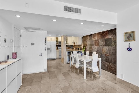 Купить кондоминиум в Авентура, Флорида 2 спальни, 115.01м2, № 2038253 - фото 27