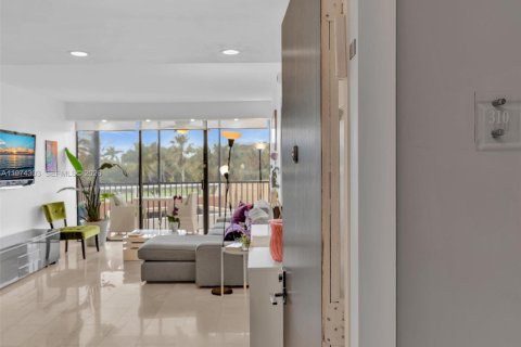 Купить кондоминиум в Авентура, Флорида 2 спальни, 115.01м2, № 2038253 - фото 3