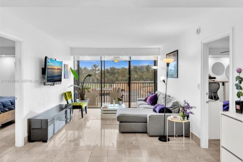 Купить кондоминиум в Авентура, Флорида 2 спальни, 115.01м2, № 2038253 - фото 7