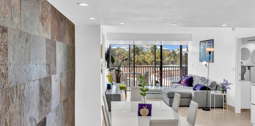 Кондоминиум с 2 спальнями в Авентура, Флорида № 2038253