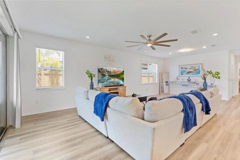 House in Ellenton, Florida 4 bedrooms, 209.77 sq.m. № 2227252 - photo 14