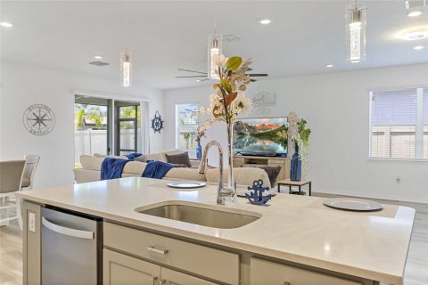 House in Ellenton, Florida 4 bedrooms, 209.77 sq.m. № 2227252 - photo 10