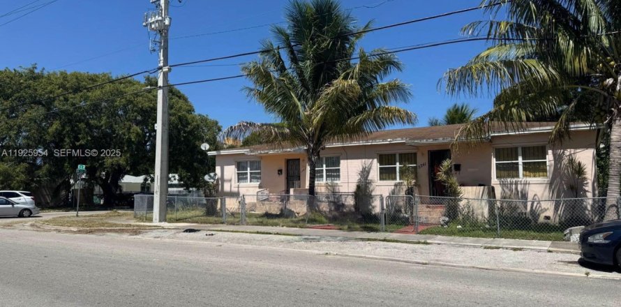 Immobilier commercial à Miami, Floride 144.93 m2 № 2039234