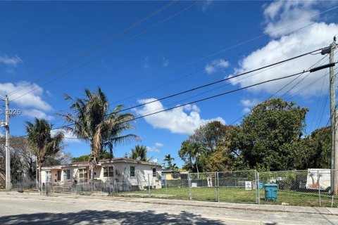 Immobilier commercial à vendre à Miami, Floride: 144.93 m2 № 2039234 - photo 3