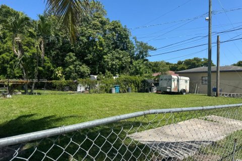 Immobilier commercial à vendre à Miami, Floride: 144.93 m2 № 2039234 - photo 2