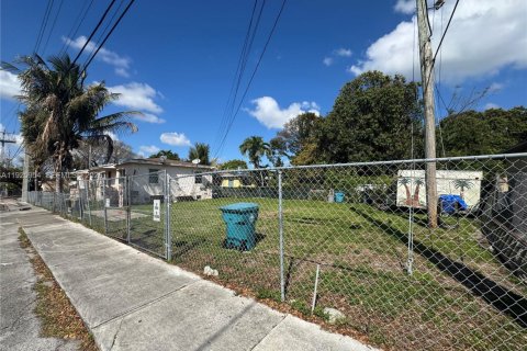 Immobilier commercial à vendre à Miami, Floride: 144.93 m2 № 2039234 - photo 4