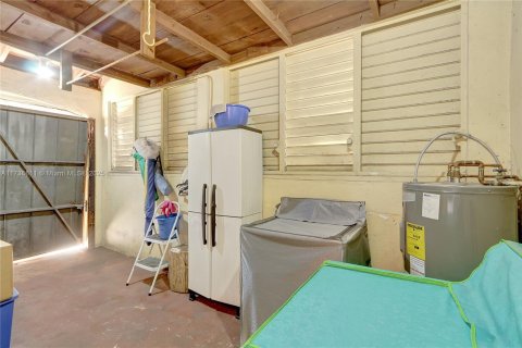 House in Miami, Florida 2 bedrooms, 90.95 sq.m. № 1701377 - photo 15