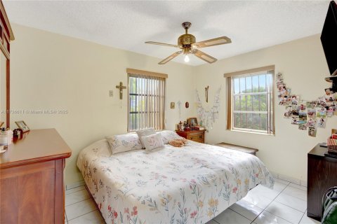 House in Miami, Florida 2 bedrooms, 90.95 sq.m. № 1701377 - photo 10