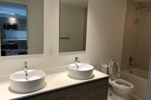 Condo in Miami, Florida, 1 bedroom  № 1925032 - photo 4