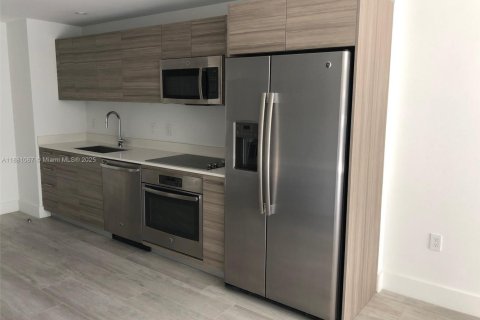 Condo in Miami, Florida, 1 bedroom  № 1925032 - photo 7
