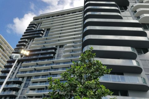 Condo in Miami, Florida, 1 bedroom  № 1925032 - photo 1