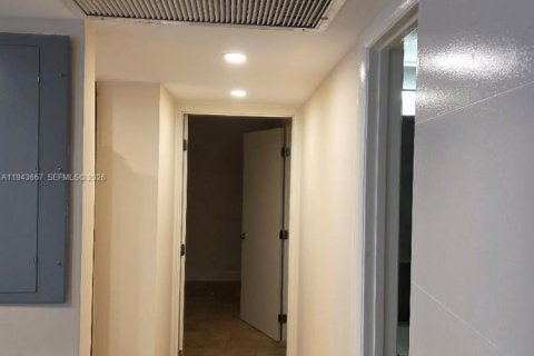 Copropriété à louer à Hallandale Beach, Floride: 2 chambres, 85.84 m2 № 2000552 - photo 11