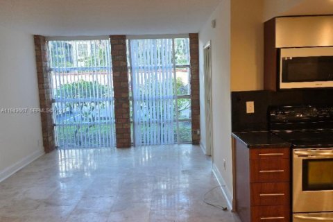 Copropriété à louer à Hallandale Beach, Floride: 2 chambres, 85.84 m2 № 2000552 - photo 13
