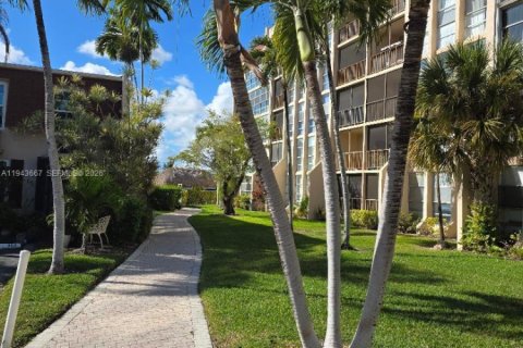 Copropriété à louer à Hallandale Beach, Floride: 2 chambres, 85.84 m2 № 2000552 - photo 15