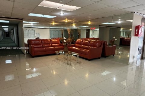 Copropriété à louer à Hallandale Beach, Floride: 2 chambres, 85.84 m2 № 2000552 - photo 5