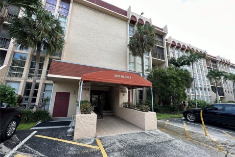 Copropriété à louer à Hallandale Beach, Floride: 2 chambres, 85.84 m2 № 2000552 - photo 4