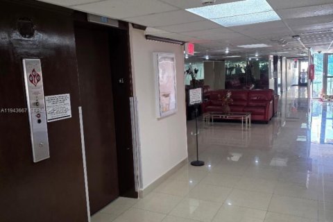 Copropriété à louer à Hallandale Beach, Floride: 2 chambres, 85.84 m2 № 2000552 - photo 6