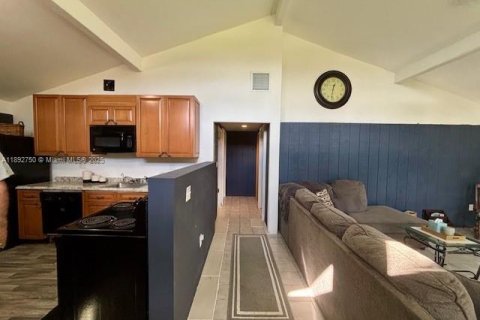 House in Miami, Florida 2 bedrooms, 127.83 sq.m. № 1948094 - photo 11