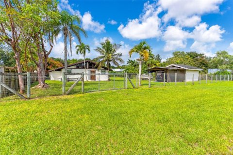 House in Miami, Florida 2 bedrooms, 127.83 sq.m. № 1948094 - photo 4
