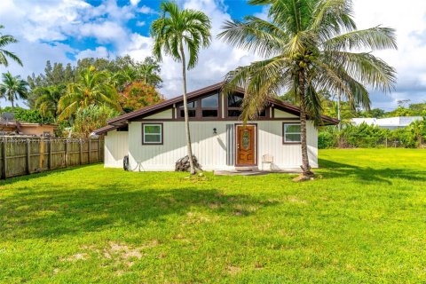 House in Miami, Florida 2 bedrooms, 127.83 sq.m. № 1948094 - photo 1