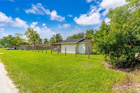 House in Miami, Florida 2 bedrooms, 127.83 sq.m. № 1948094 - photo 5