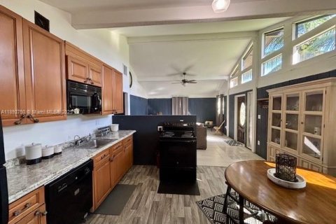 House in Miami, Florida 2 bedrooms, 127.83 sq.m. № 1948094 - photo 9