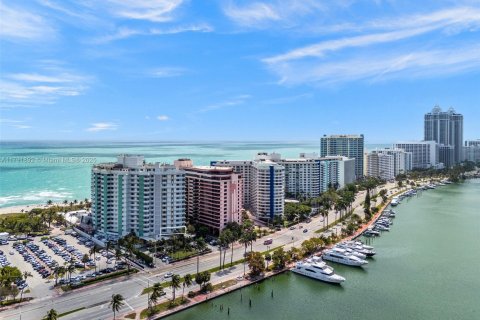 Condominio en venta en Miami Beach, Florida, 3 dormitorios, 225.29 m2 № 1987823 - foto 25