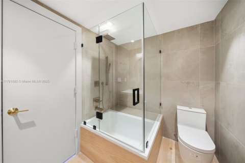 Condominio en venta en Miami Beach, Florida, 3 dormitorios, 225.29 m2 № 1987823 - foto 22