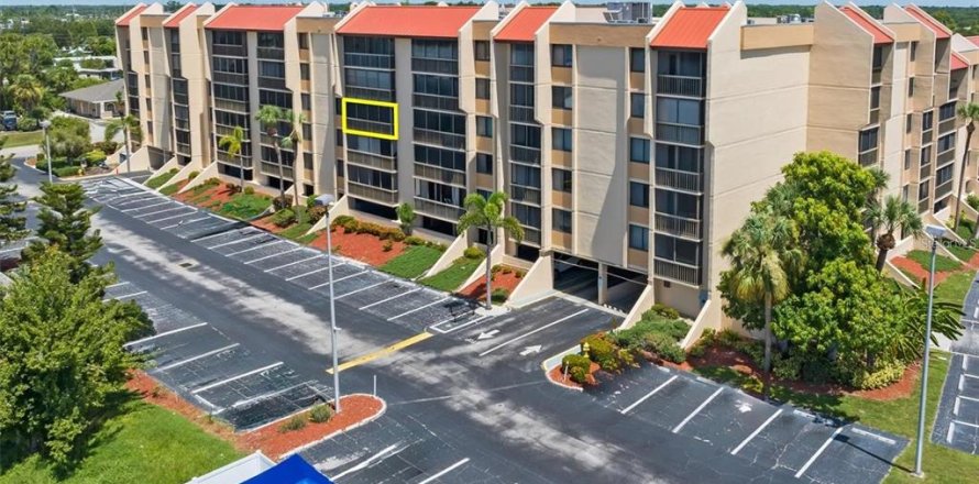 Condominio en Port Charlotte, Florida, 2 dormitorios № 1908082