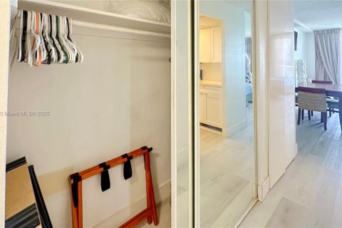 Copropriété à vendre à Sunny Isles Beach, Floride: 39.95 m2 № 1979236 - photo 21