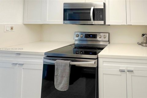 Copropriété à vendre à Sunny Isles Beach, Floride: 39.95 m2 № 1979236 - photo 17