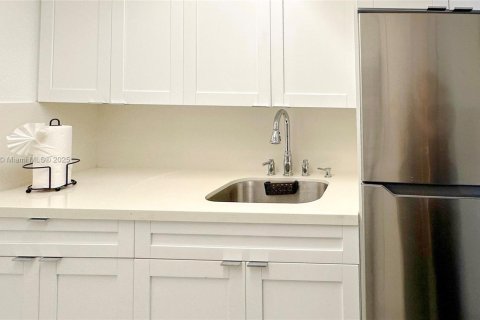 Copropriété à vendre à Sunny Isles Beach, Floride: 39.95 m2 № 1979236 - photo 19