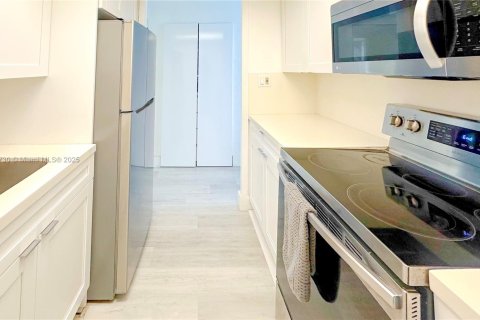 Copropriété à vendre à Sunny Isles Beach, Floride: 39.95 m2 № 1979236 - photo 4