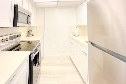 Copropriété à vendre à Sunny Isles Beach, Floride: 39.95 m2 № 1979236 - photo 16