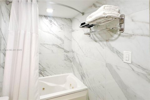 Copropriété à vendre à Sunny Isles Beach, Floride: 39.95 m2 № 1979236 - photo 7