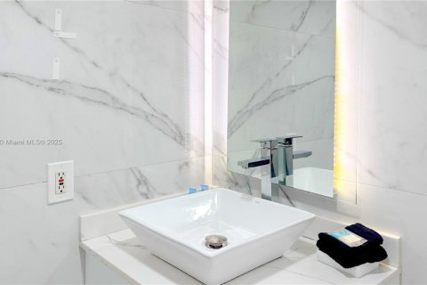 Copropriété à vendre à Sunny Isles Beach, Floride: 39.95 m2 № 1979236 - photo 6