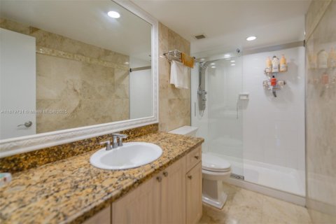 Condo in Hallandale Beach, Florida, 2 bedrooms  № 1981361 - photo 22