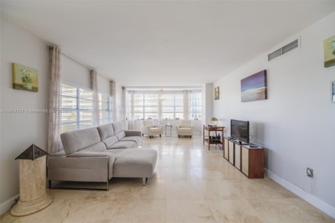 Condo in Hallandale Beach, Florida, 2 bedrooms  № 1981361 - photo 4