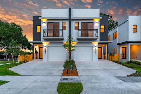 Immobilier commercial à Fort Lauderdale, Floride 227.33 m2 № 2080608