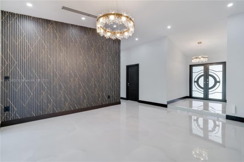 House in Miami, Florida 4 bedrooms, 232.63 sq.m. № 1975120 - photo 12