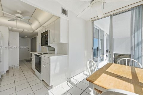 Condominio en venta en Fort Lauderdale, Florida, 2 dormitorios, 153.29 m2 № 1976934 - foto 11
